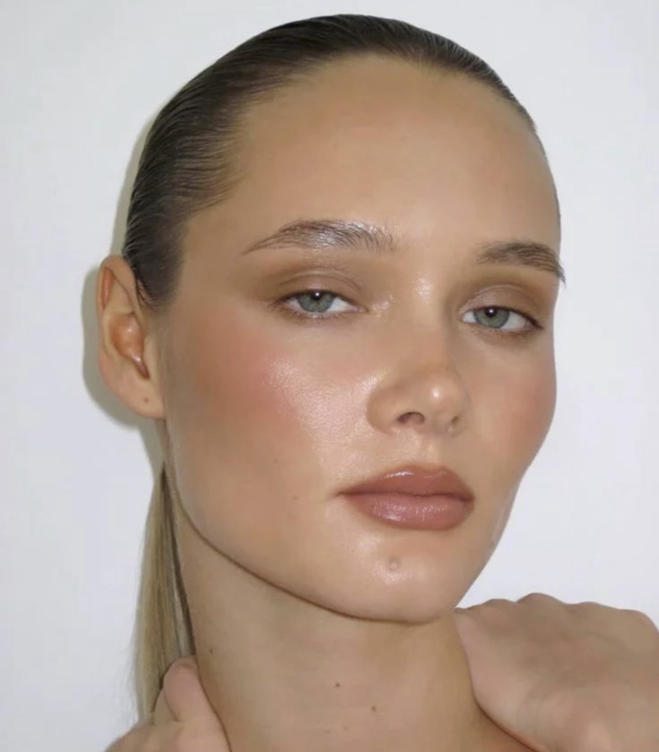 Dewy natural skin