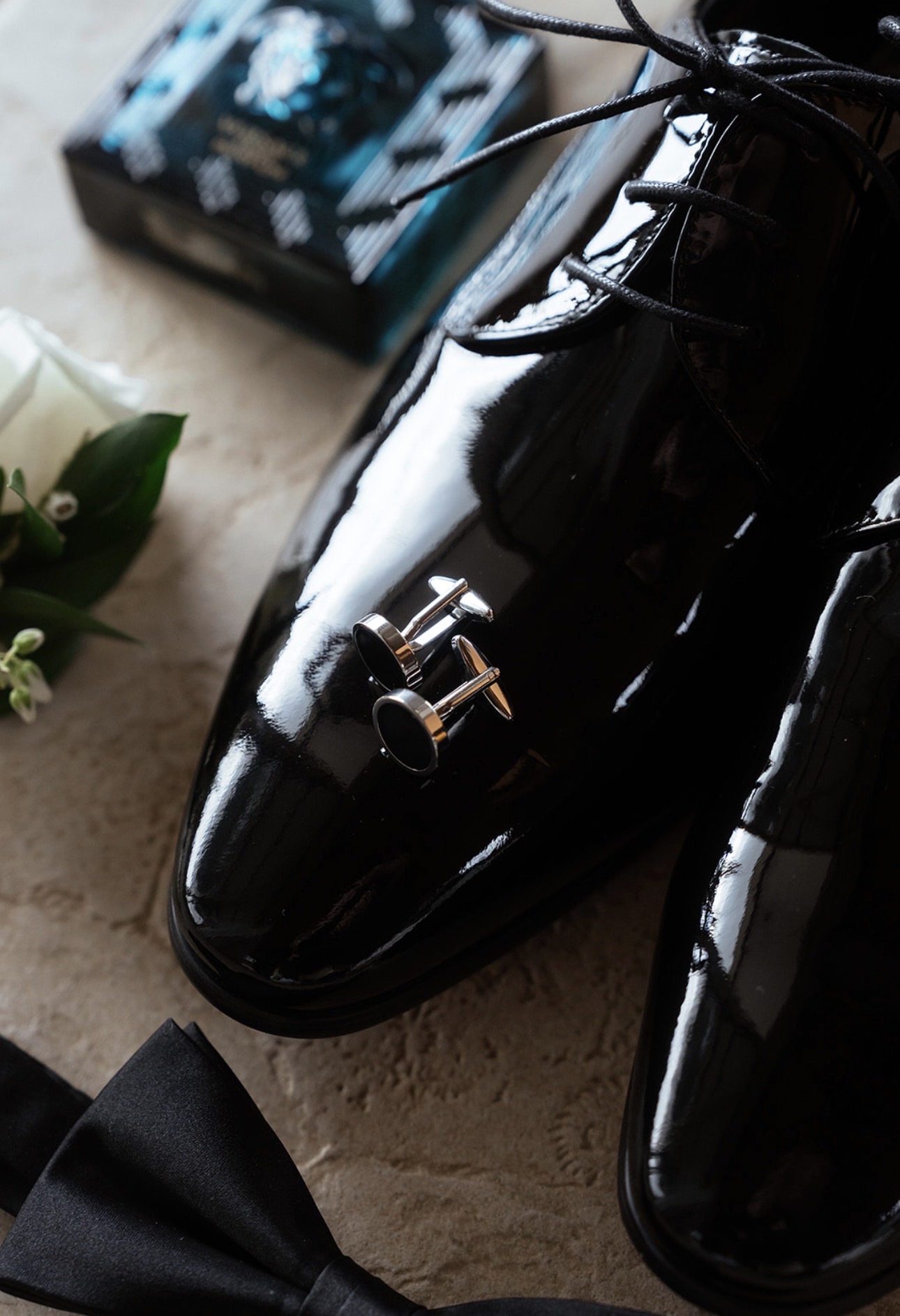 Groom details with shoes and cufflinks