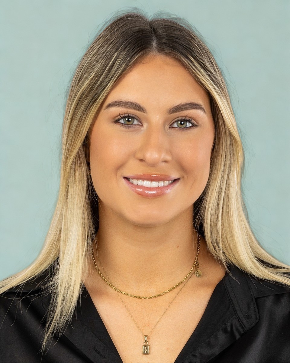 Zoe - Senior Makeup Artist